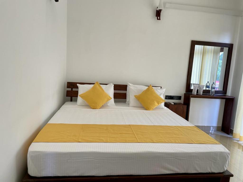 Theon Resort Anuradhapura Exterior photo